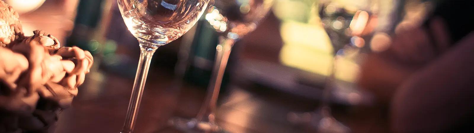 Feststädning - Städning efter firmafesten eller efter ett lyckat kontrakt.