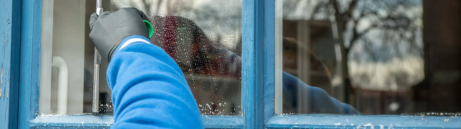 Få hjälp med fönsterputsning av Arisa Städ AB